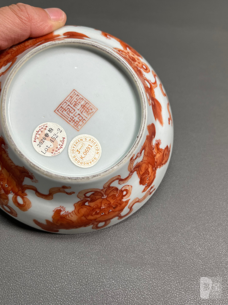 清嘉庆 外矾红彩太狮少师戏球纹内粉彩“福寿三多”图束腰碗（一
对、带老盒） - 图15